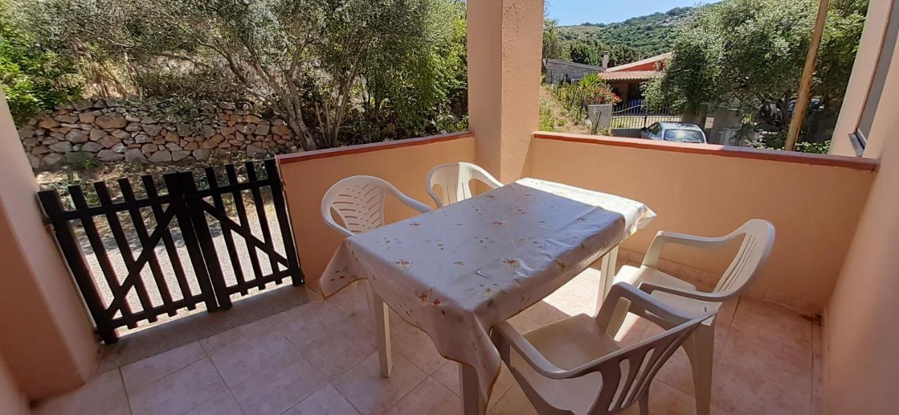 Casa Vacanza Costa Rossa Vista Mare Trinita d'Agultu e Vignola Exterior photo